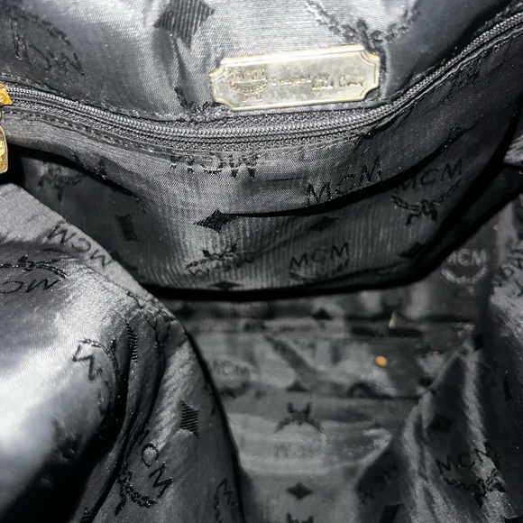 MCM Black and Gold Drawstring Bucketbag - Picture 8 of 13